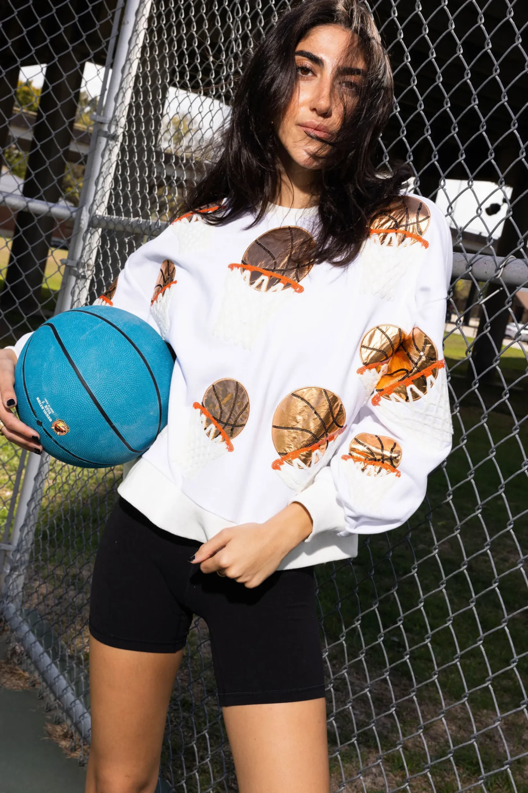 Hot Queen Of Sparkles Basketball Hoop Sweatshirt White