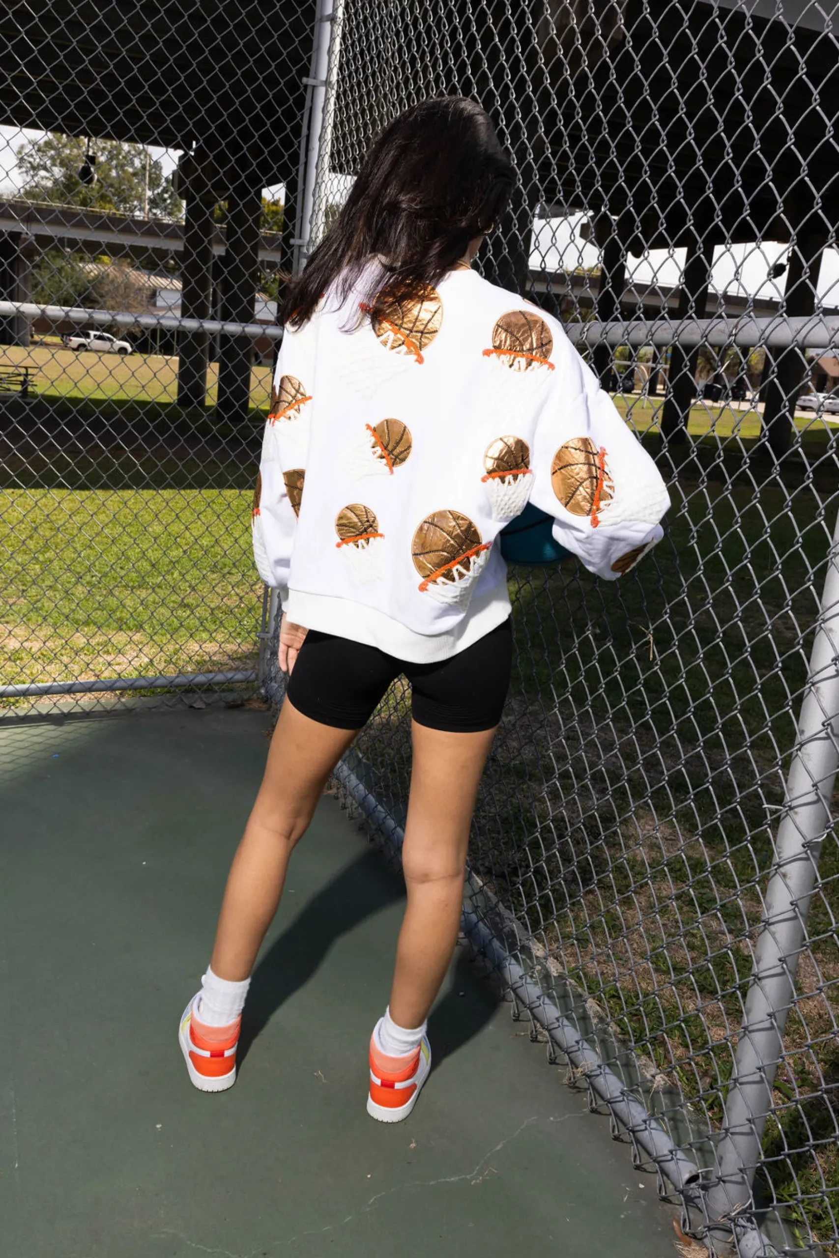 Hot Queen Of Sparkles Basketball Hoop Sweatshirt White